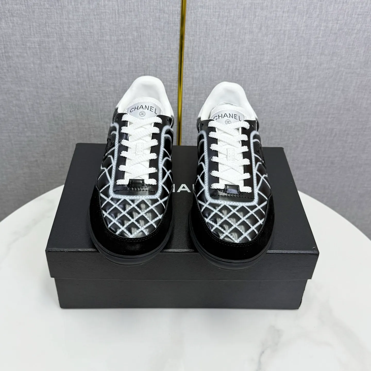 👟👟Ex-factory price 600👟👟Chanel Panda Shoes! 2025 counter's top casual sports shoes. This classic design; the upper is electro-embroidered with a variety of techniques; the outsole is fashionable and sporty; the unusual inclusion of a variety of color matching elements... The diversified mix and match is very good-looking and versatile, and can be used for leisure, fashion, sports, and outdoor... ꫛꫀꪝ Go➫ Materials: ❶Upper made of: original imported first-layer silk cowhide + original waterproof cloth + original first-layer cowhide ❷Inner lining: Original Yangli+wang ❸ Outsole based on: Original TPU combination outsole Counter boutique packaging complete set for women 35–41